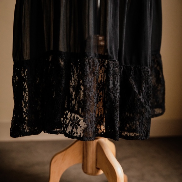 Soprano High Low Skirt with Lace Trim, Size M - Picture 3 of 3